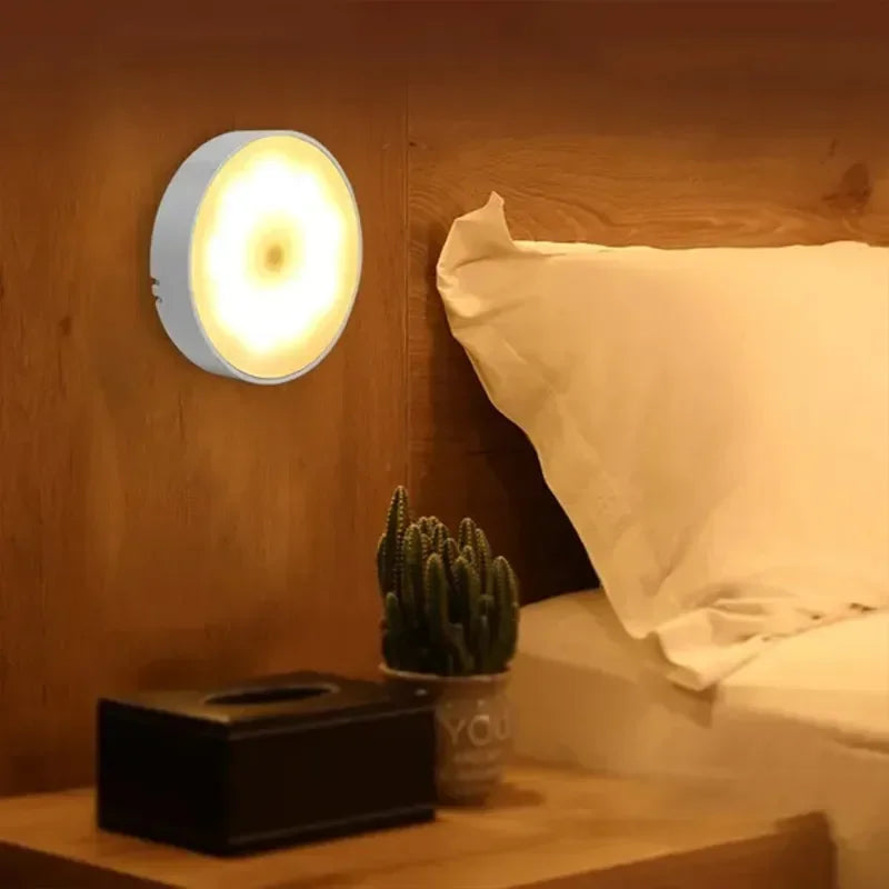 Lampă de noapte LED cu senzor de mișcare, reîncărcabilă prin USB