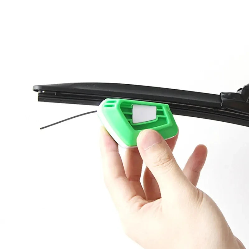 Instrument universal de reparare a ștergătoarelor auto
