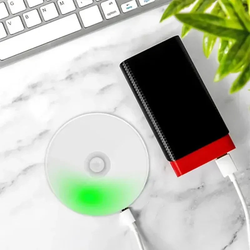 Lampă de noapte LED cu senzor de mișcare, reîncărcabilă prin USB